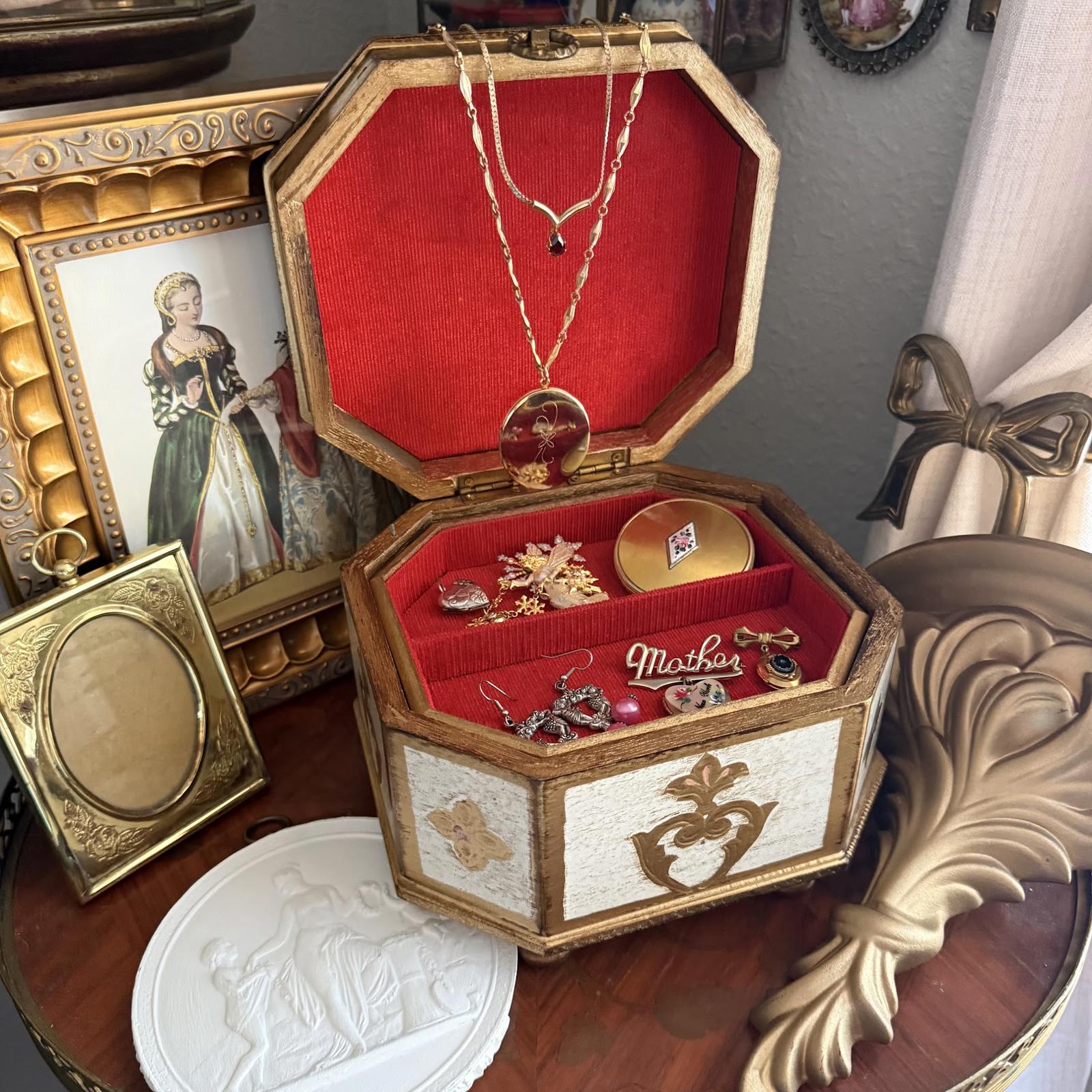 Vintage Trinket Boxes & Decorative Keepsake Boxes | Thrift Antiques