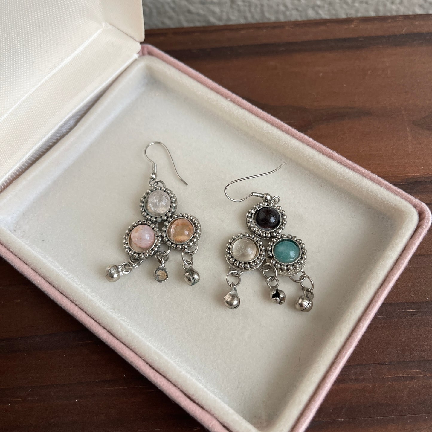 Silver tone Morocoo bib style semi precious stones with matching earrings