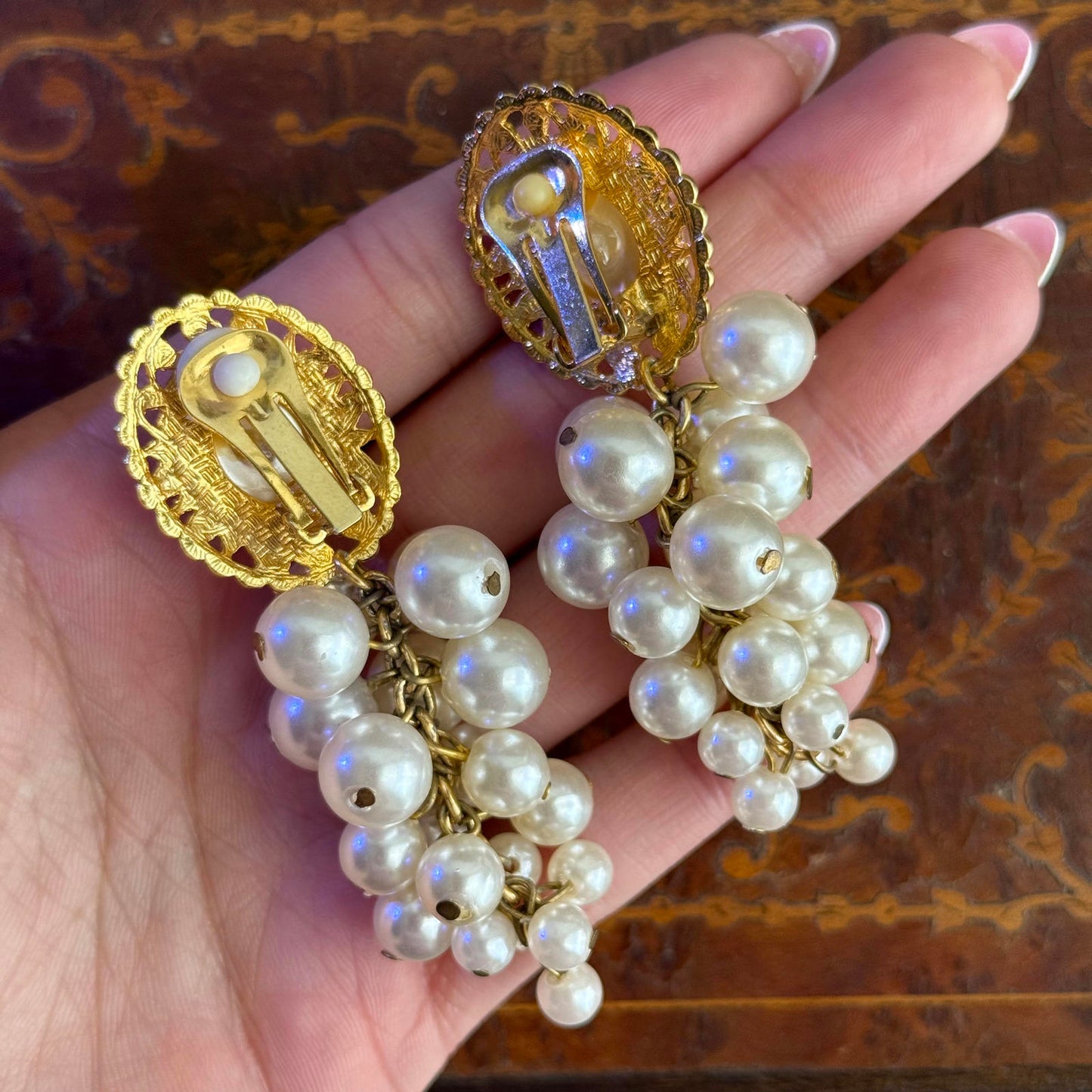 Vintage Big Faux Pearl Dangle Cluster Clip On Earrings