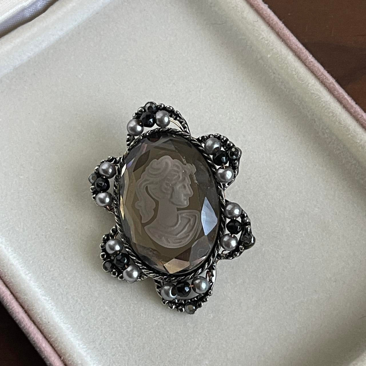 Vintage Style clear Black Intaglio Cameo Brooch Pin with Pendant Hardware Scalloped Setting