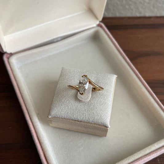 Vintage gold tone silver solitaire rhinestone ring