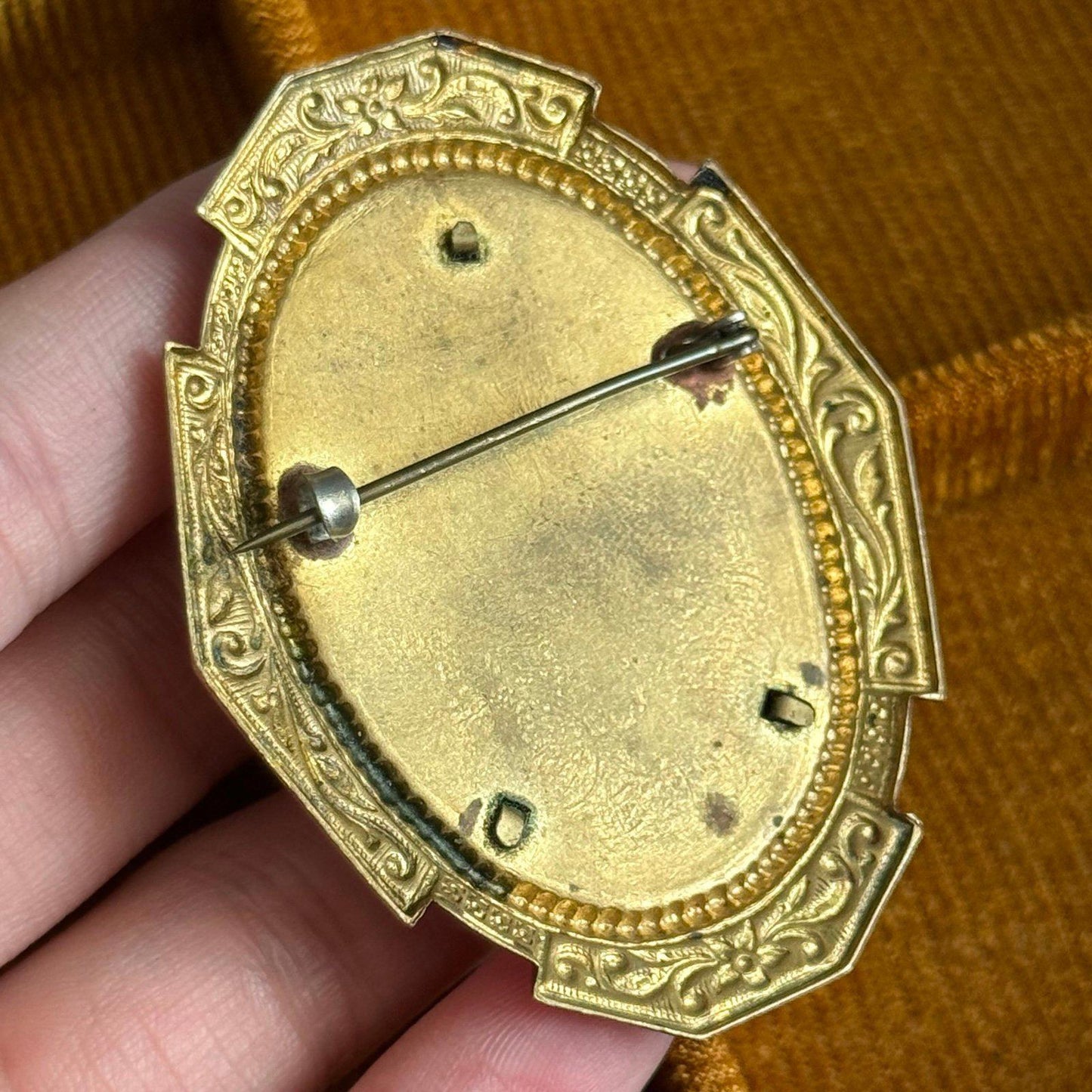 Vintage Gold tone black and white Faux Cameo brooch