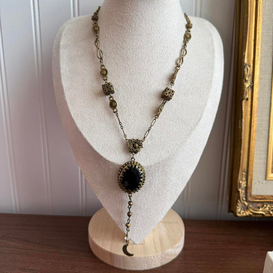 Vintage Art Deco filigree detailed necklace