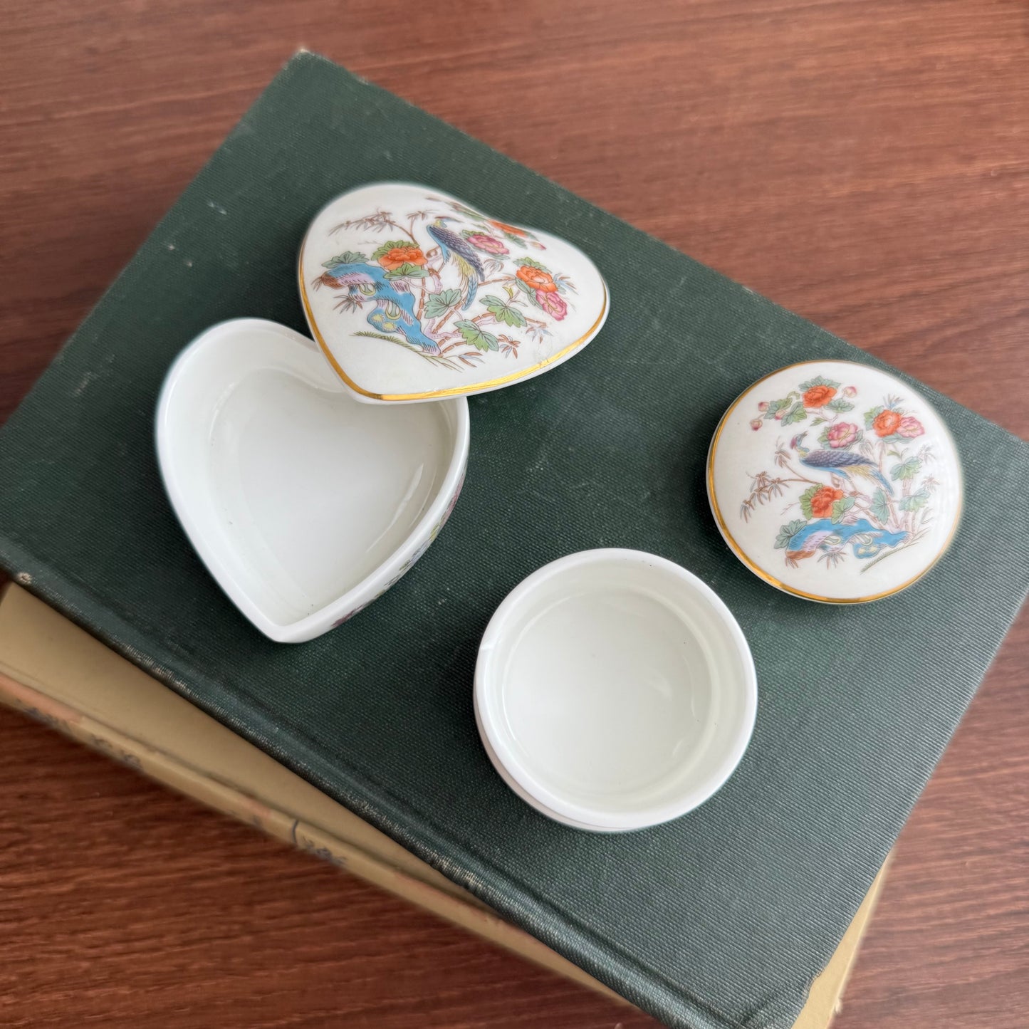 Vintage Wedgwood Kutani Crane Flowers Fine Bone China trinket box set
