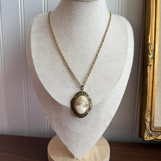Vintage Shell Gold tone cameo necklace