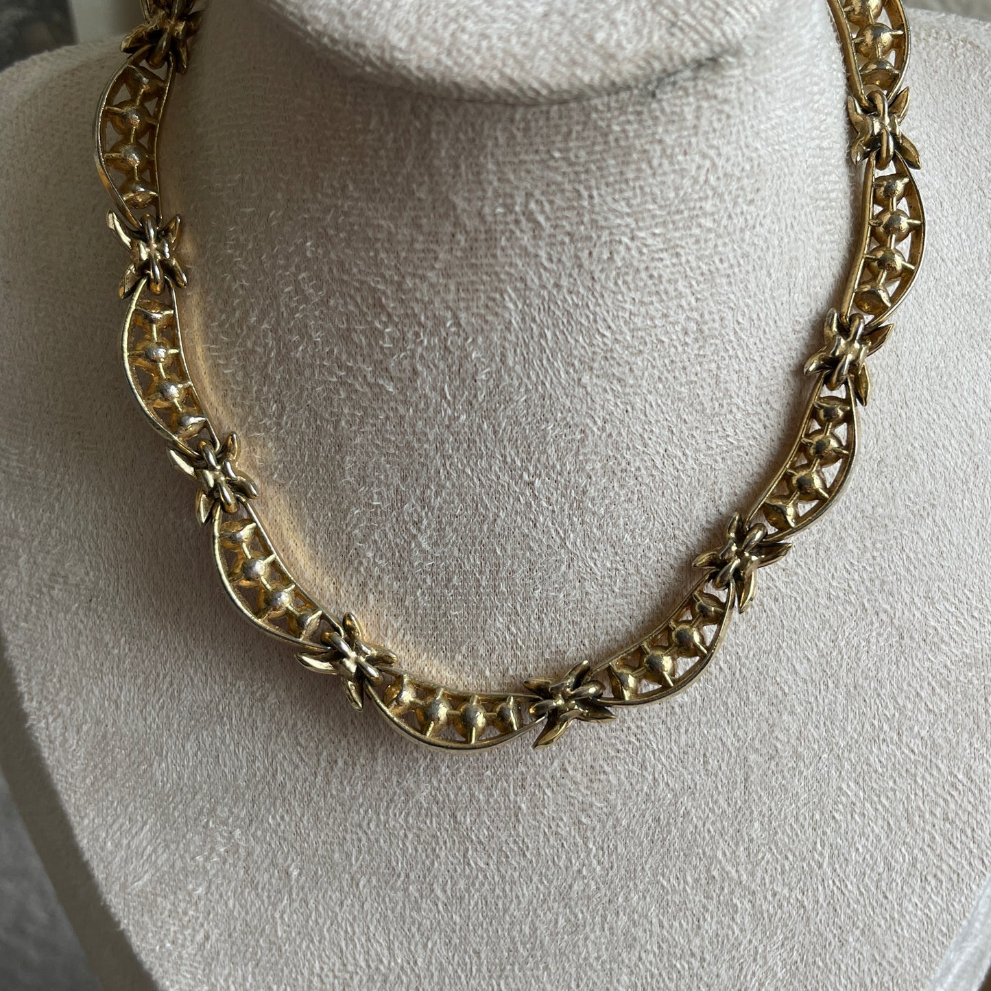 Vintage 50s TRIFARI faux pearl chocker style necklace