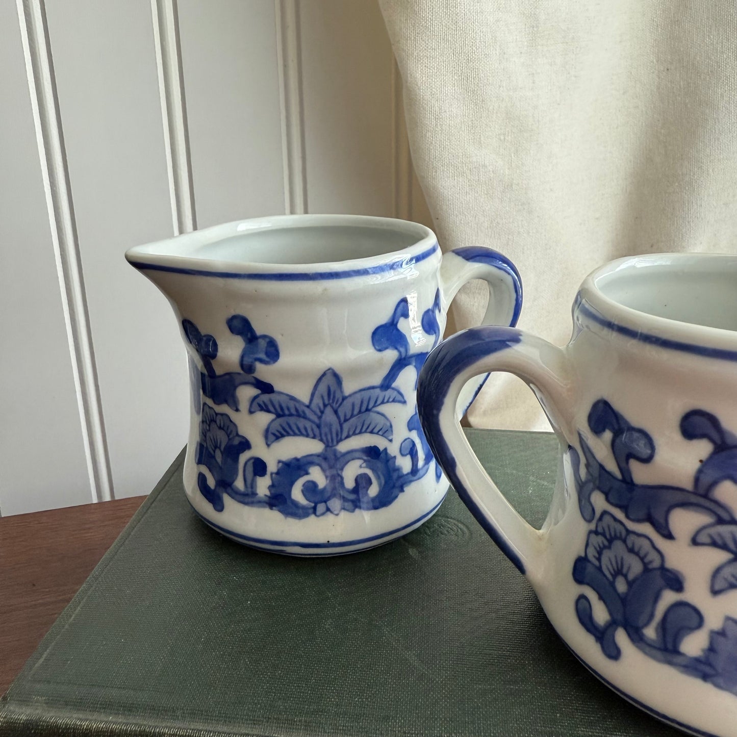 Silvestri white & Blue creamer set