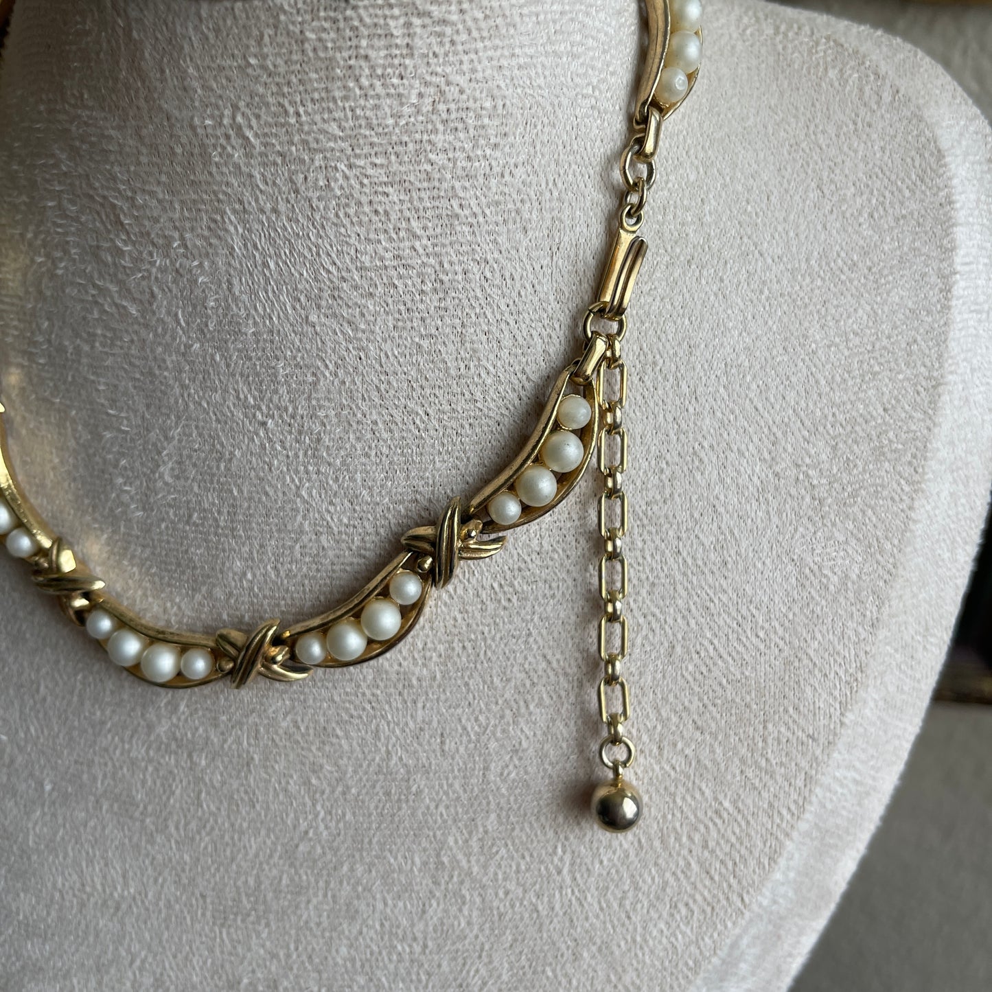 Vintage 50s TRIFARI faux pearl chocker style necklace