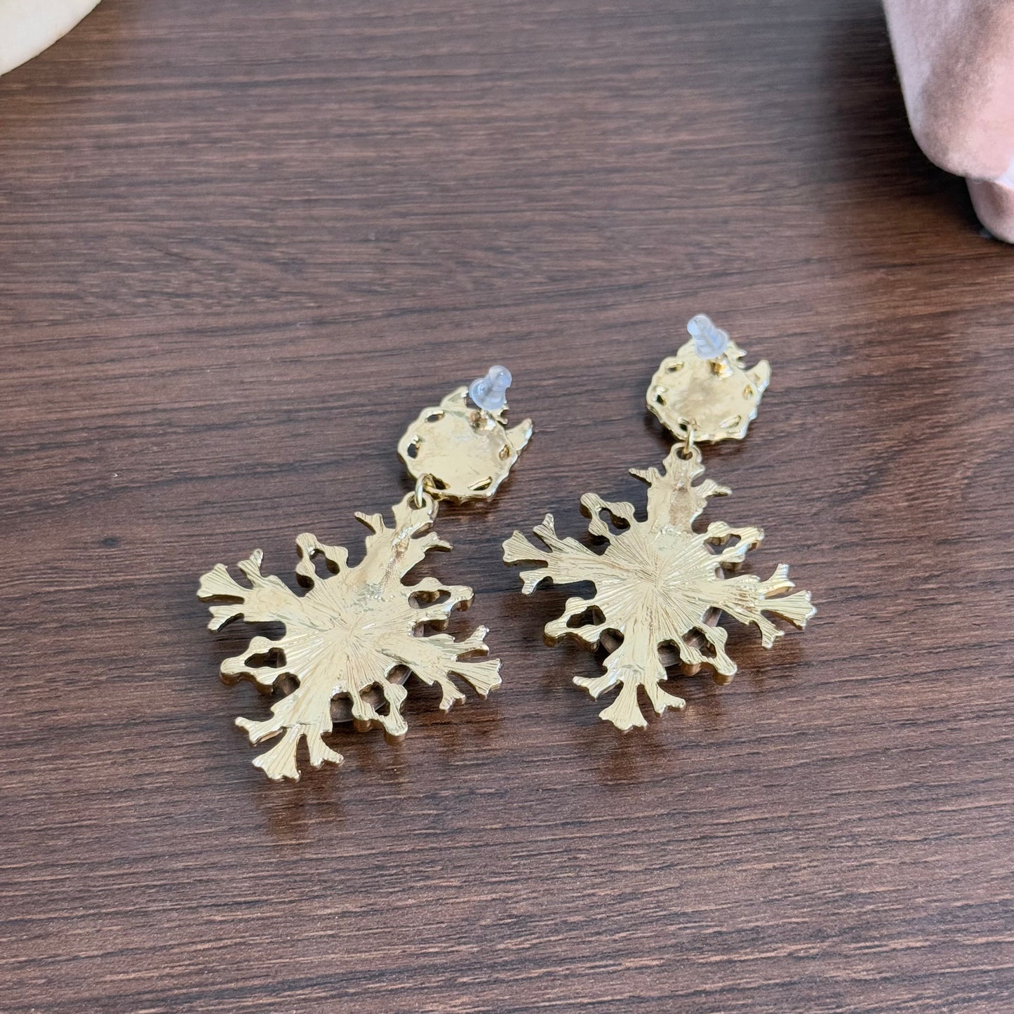 Vintage Style Gold tone Resin Cameo Earrings