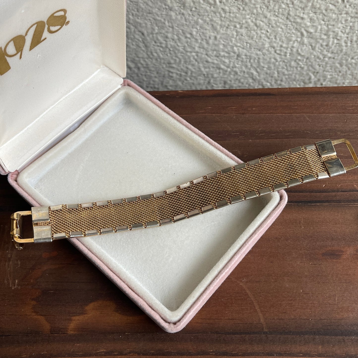 Vintage Gold Tone Floral Panels Mesh Bracelet