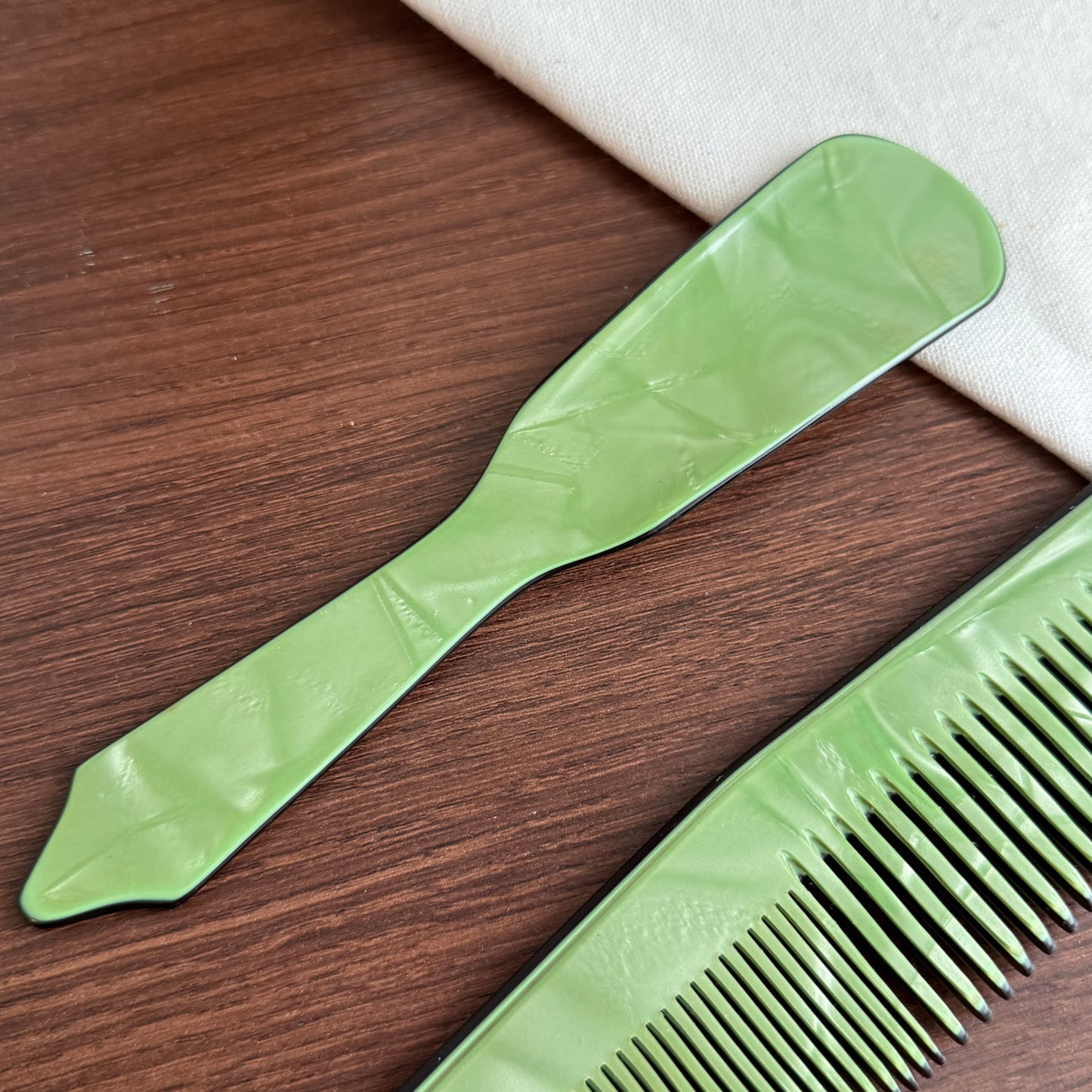 Vintage Art Deco Comb & Shoehorn