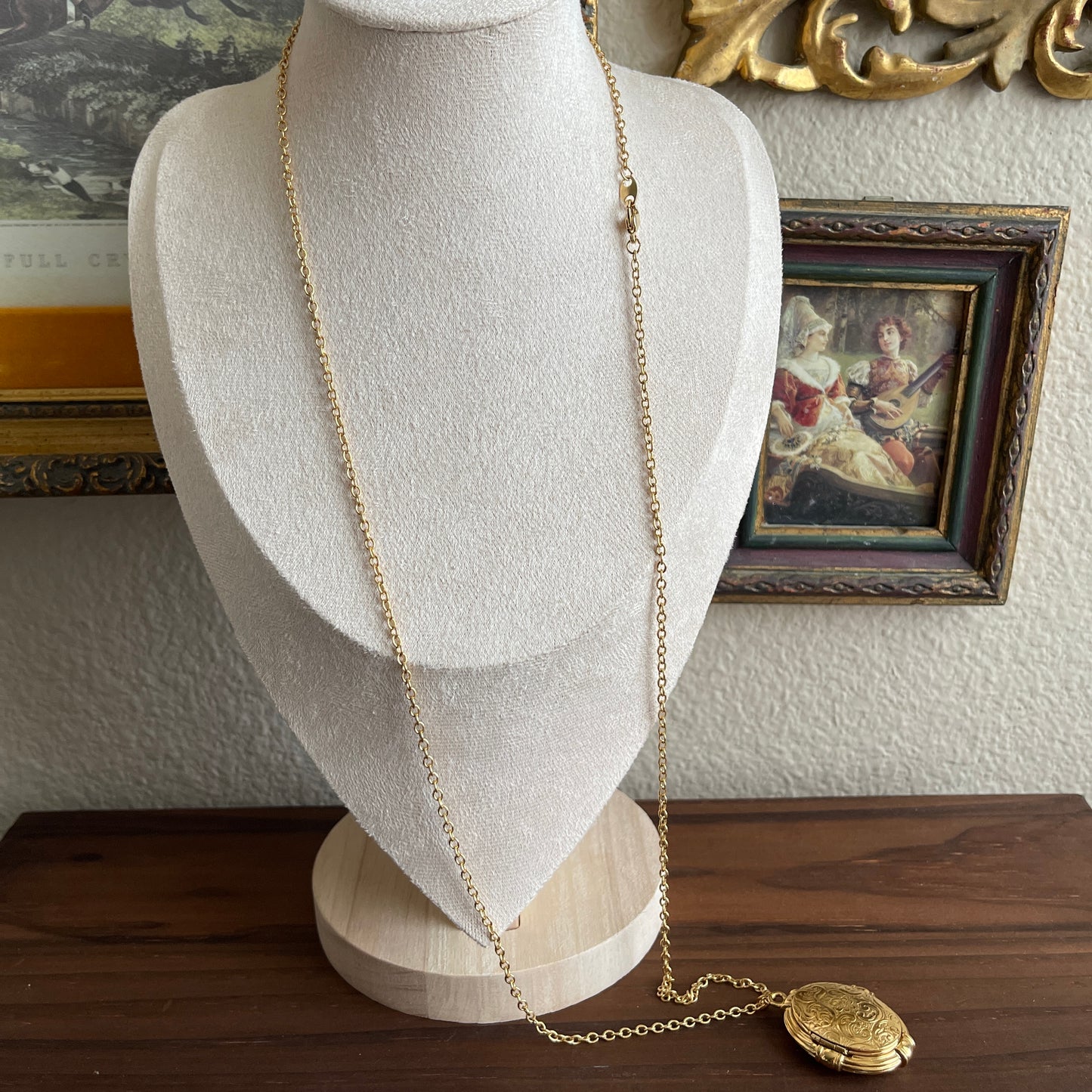 Vintage Double locket gold tone Retro Oval Double Locket with Stamped Floral Design Pendant Necklace