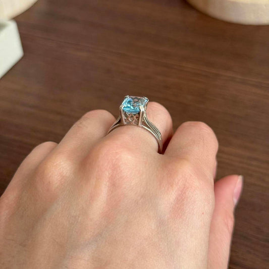 Sterling silver blue topaz ring