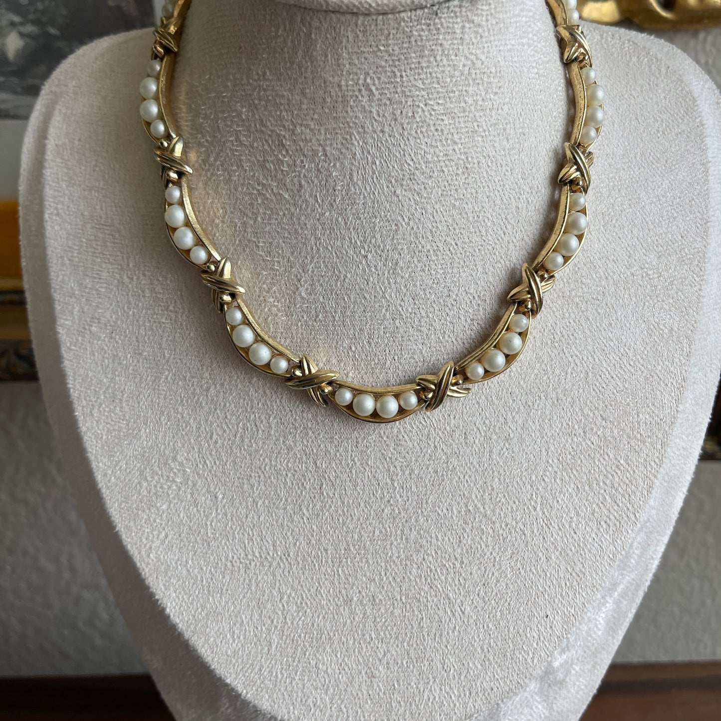 Vintage 50s TRIFARI faux pearl chocker style necklace