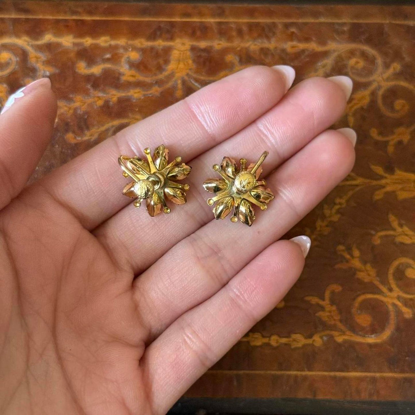 Vintage Amco crystal Pink Screwback earrings
