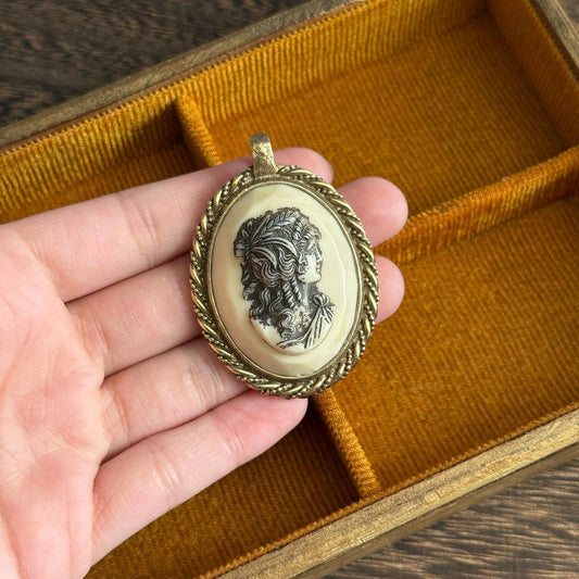 Vintage Style Sarah faux Cameo Pendant
