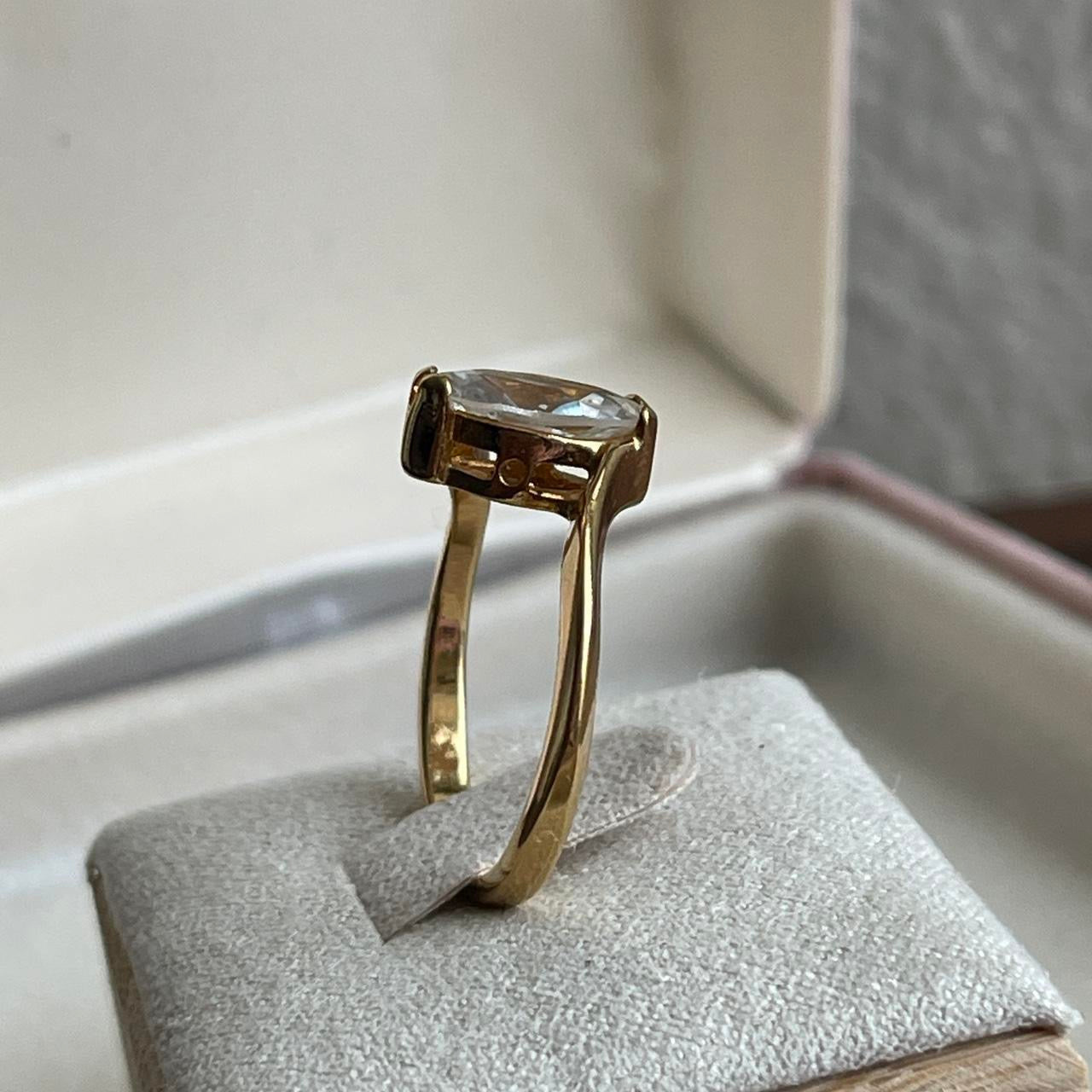 Vintage gold tone silver solitaire rhinestone ring