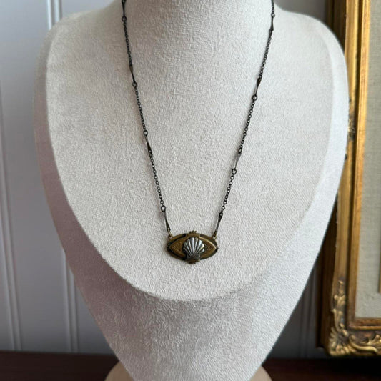 Vintage Art Deco copper tone Shell pendant necklace