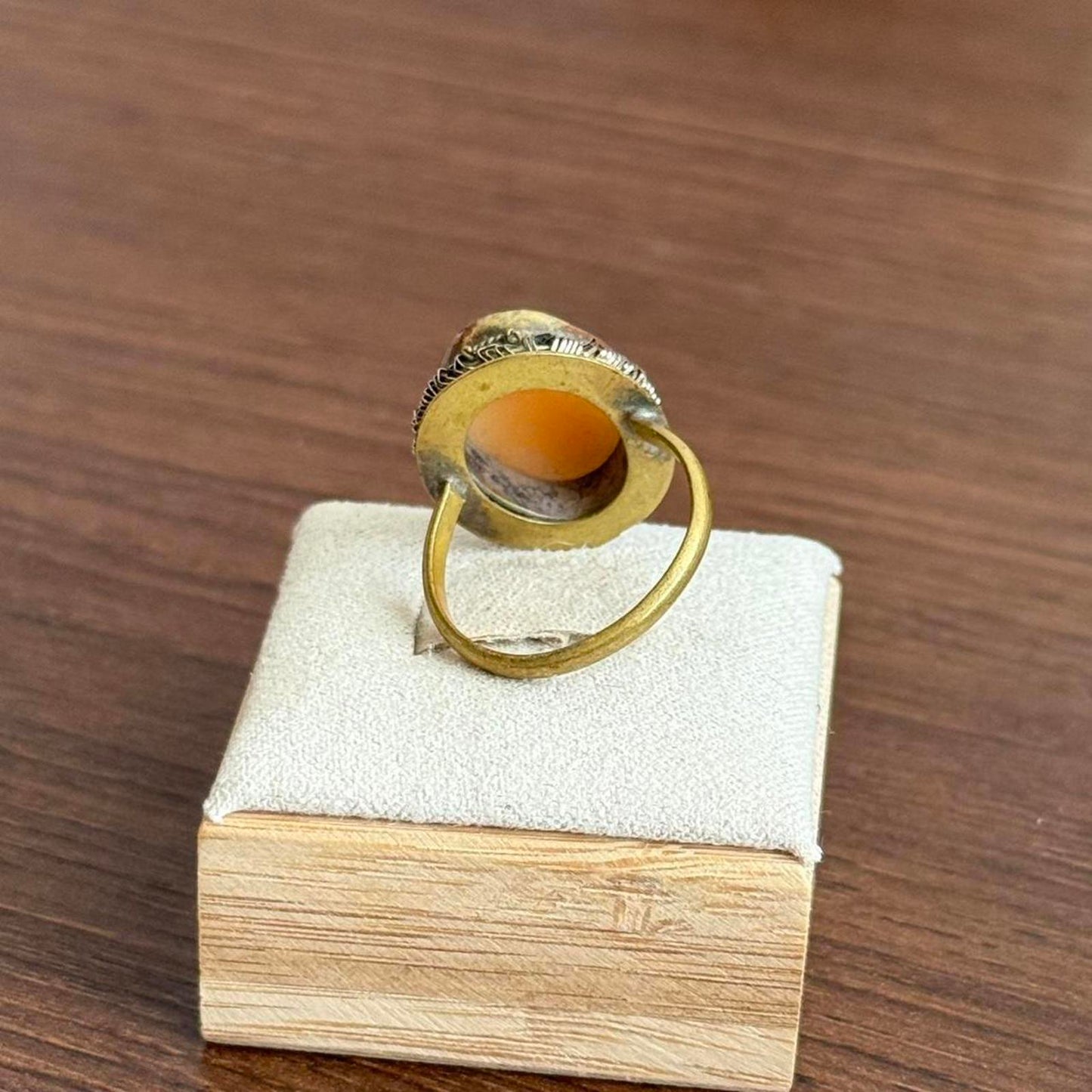 Vintage Shell Cream and brown cameo ring