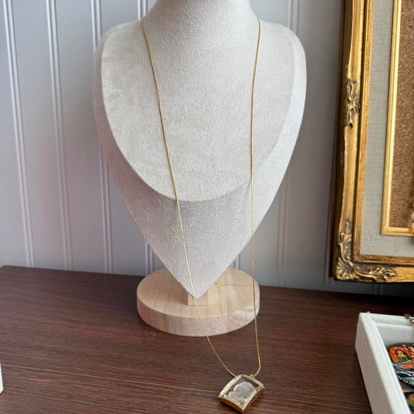 vintage Glass Cameo Pendant Gold tone necklace
