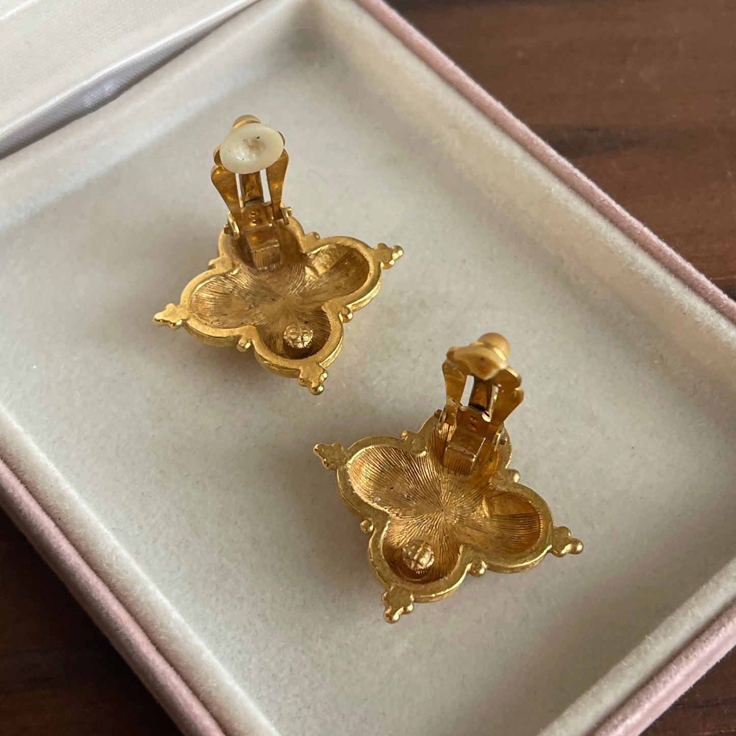 Vintage gold tone with pearl detail clip on earrings