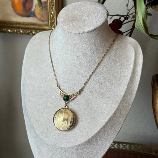 Vintage Sarah Coventry 1976 Memories Locket Green Cabochon Gold Tone Necklace