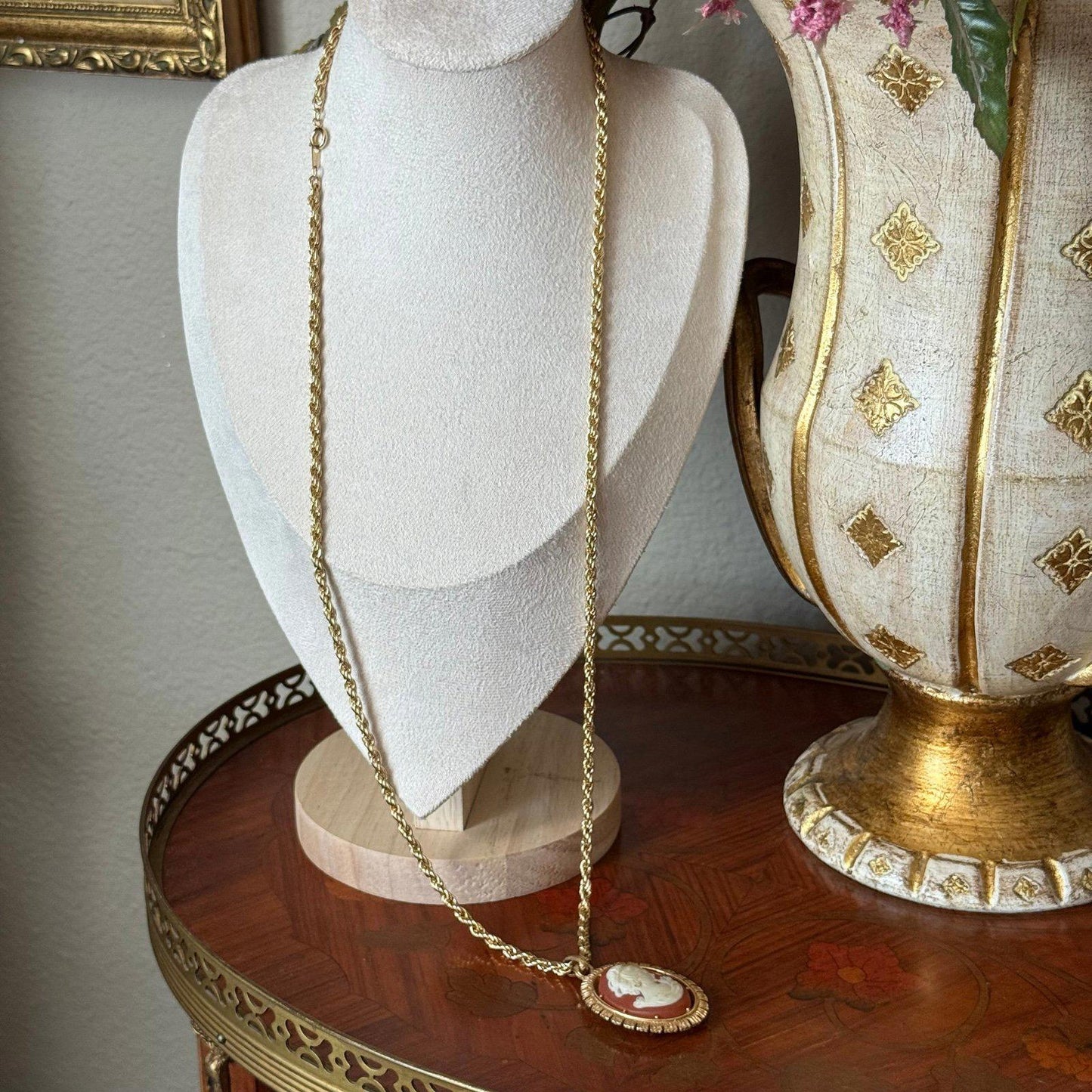 Vintage faux cameo gold tone necklace