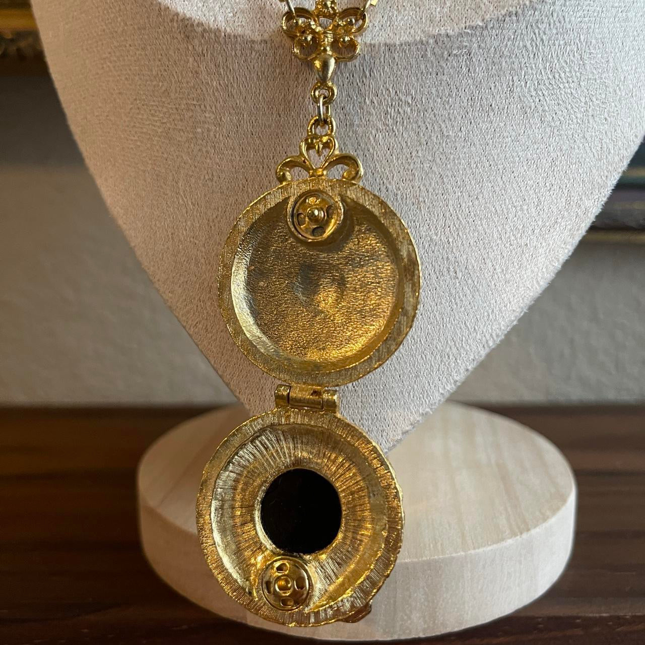 Vintage Limoges castle “ The proposal” gold tone locket necklace