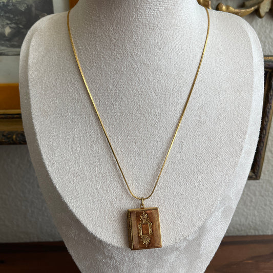 Vintage etch gold tone book locket pendant necklace