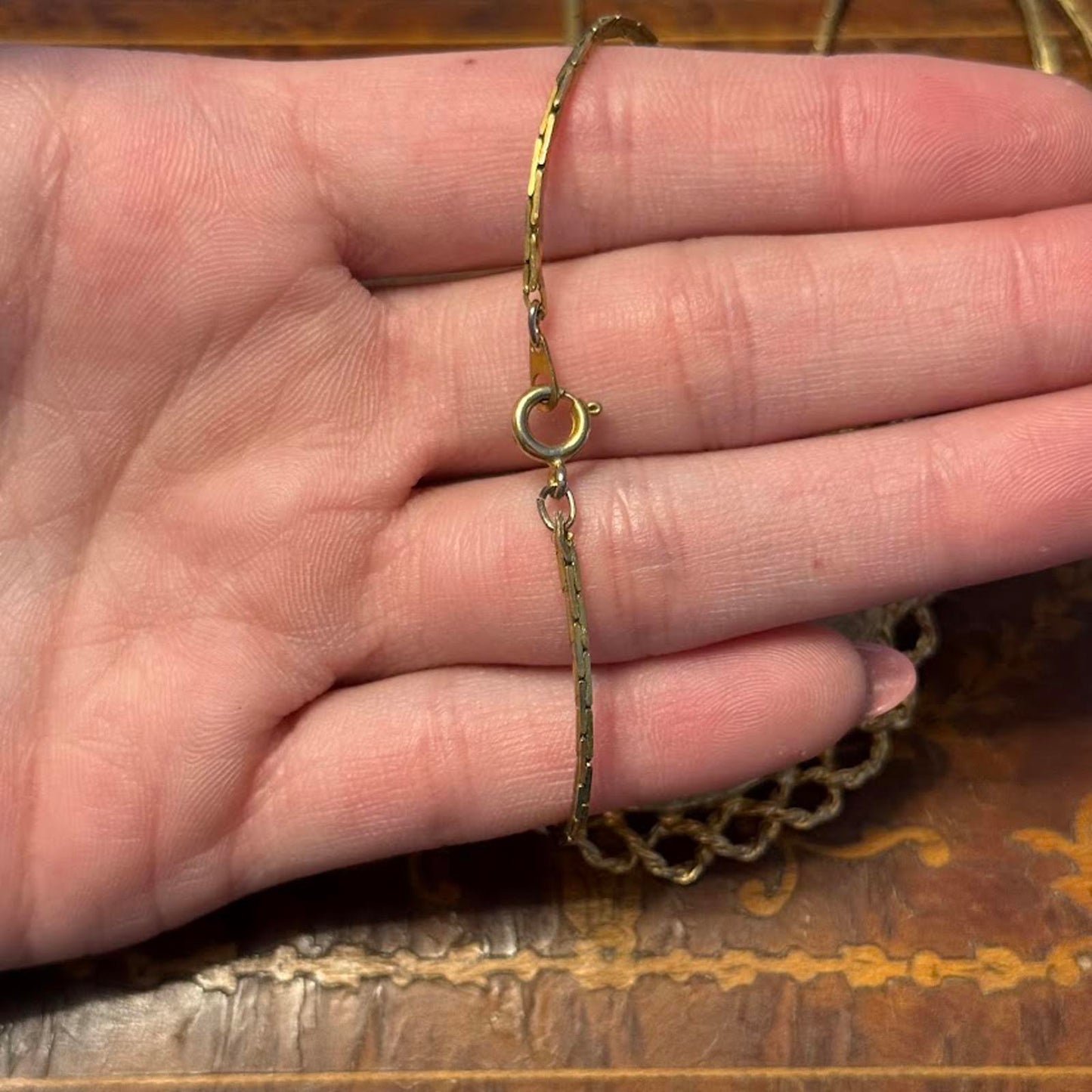 Vintage Oval Etched Scrolled Flower Pendant Necklace