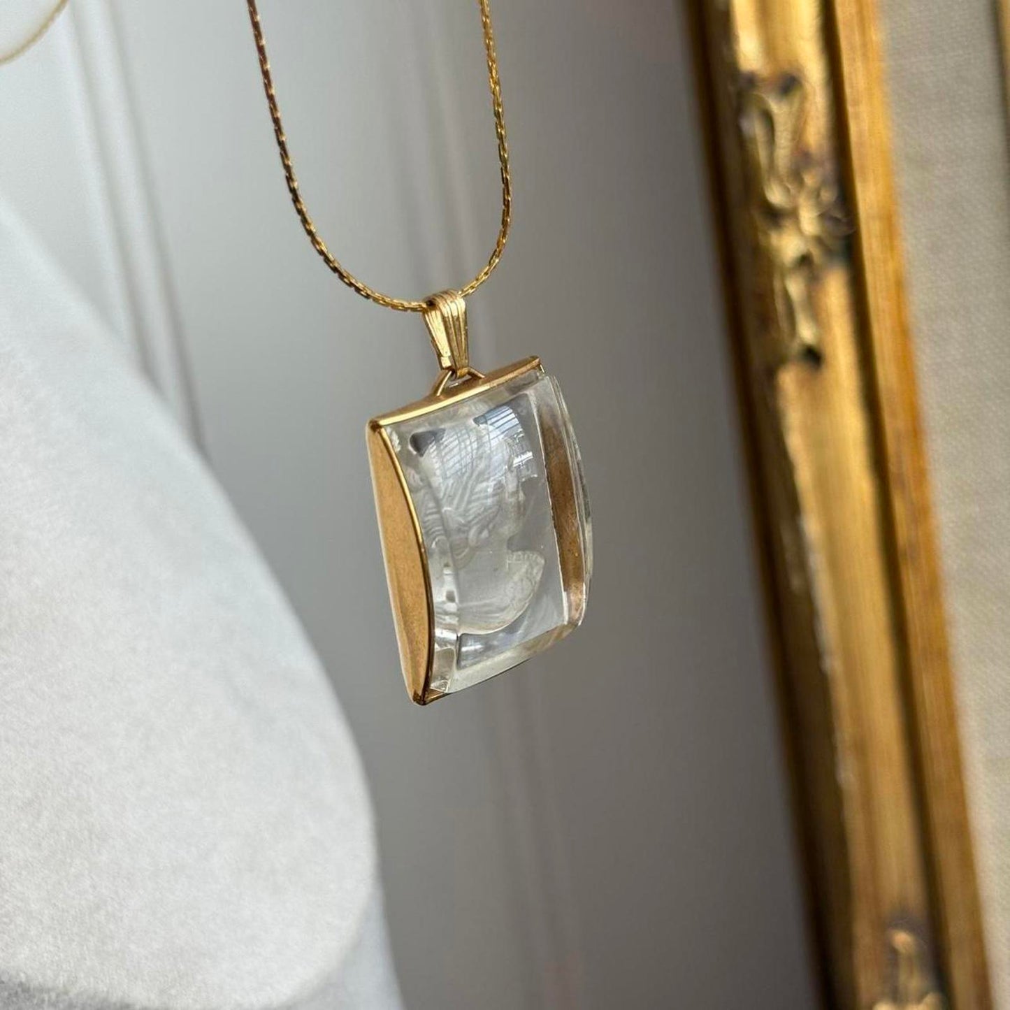 vintage Glass Cameo Pendant Gold tone necklace
