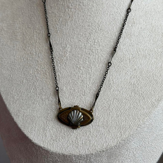 Vintage Art Deco copper tone Shell pendant necklace