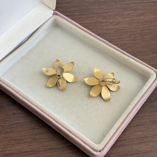 Vintage Textured Gold Tone Floral Daisy Clip On Earrings