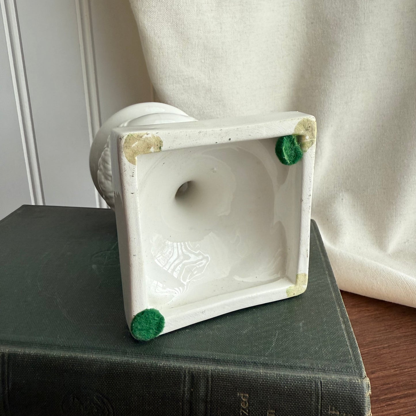 Vintage ceramic detailed pedestal candle holder