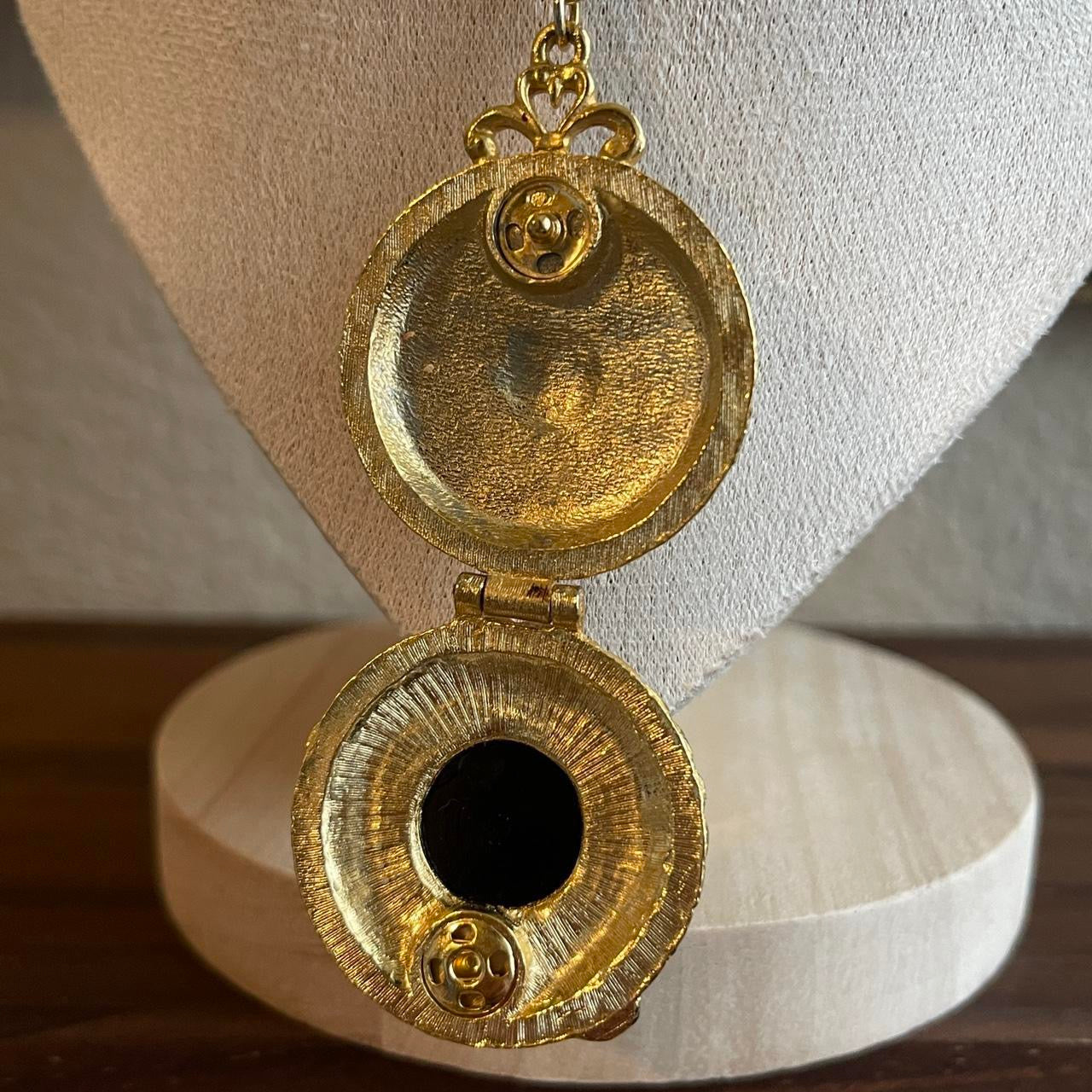 Vintage Limoges castle “ The proposal” gold tone locket necklace