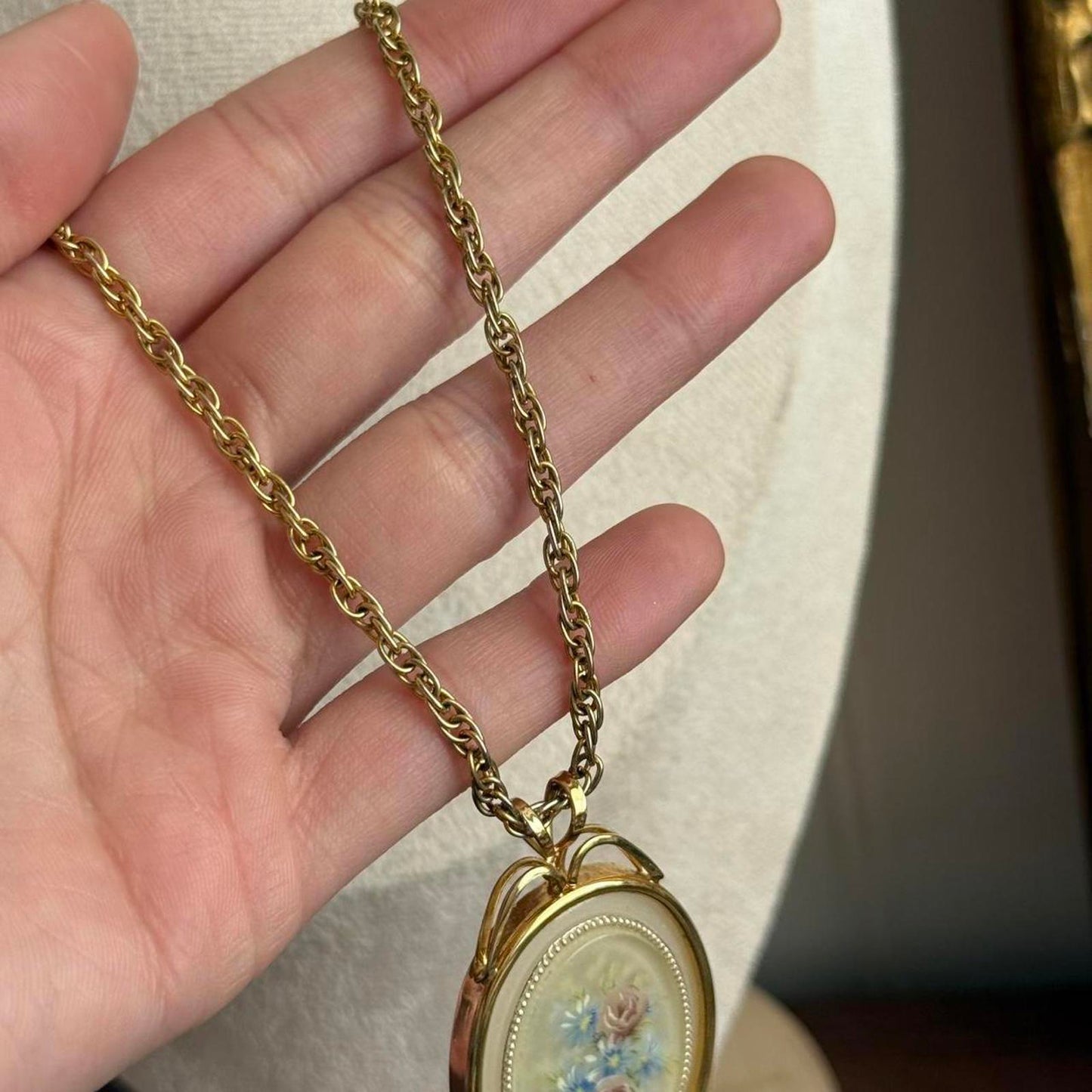 Vintage Avon necklace with heart rhinestone Locket pendant necklace