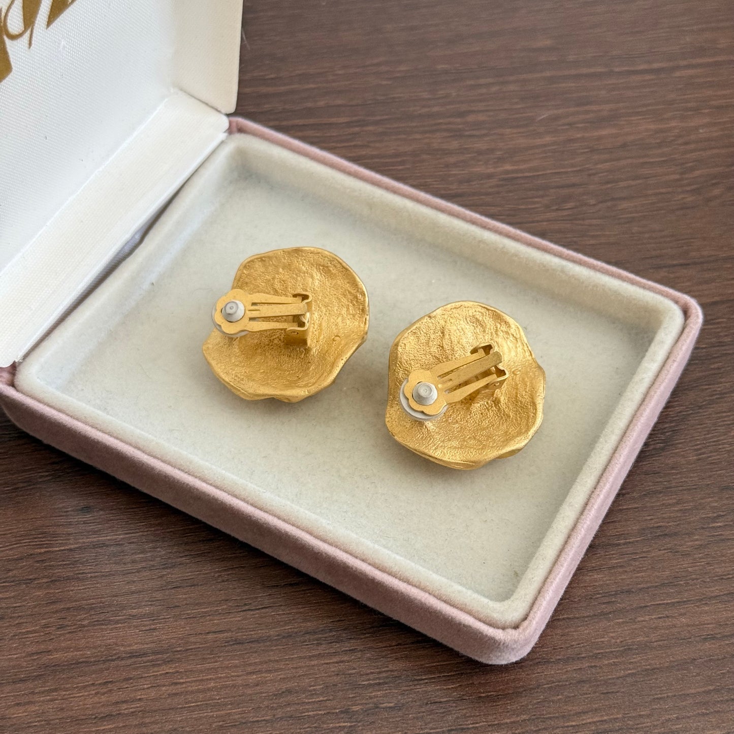 Vintage 90s Bold Retro Satin Gold tone Sculptural Clip On Earring’s