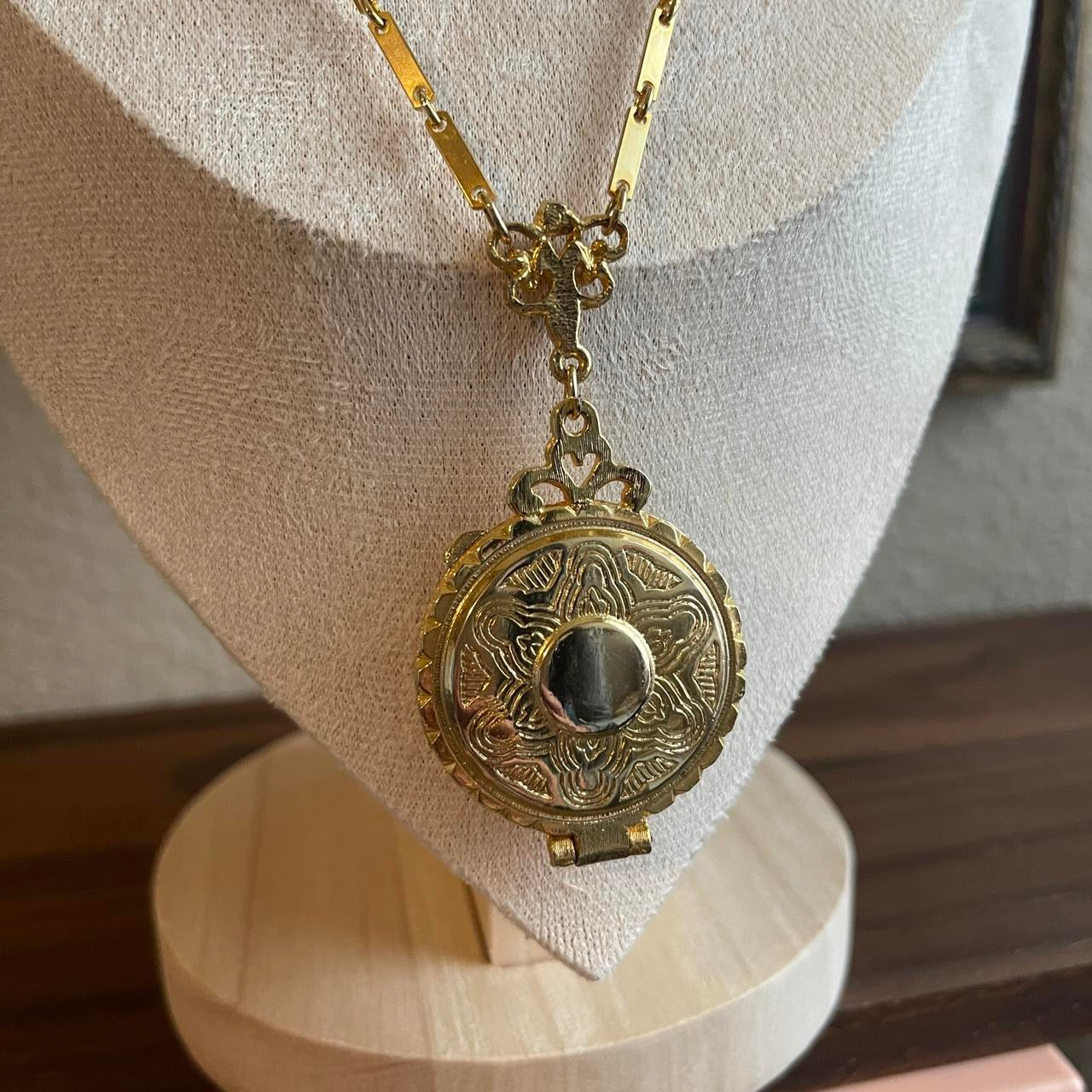 Vintage Limoges castle “ The proposal” gold tone locket necklace