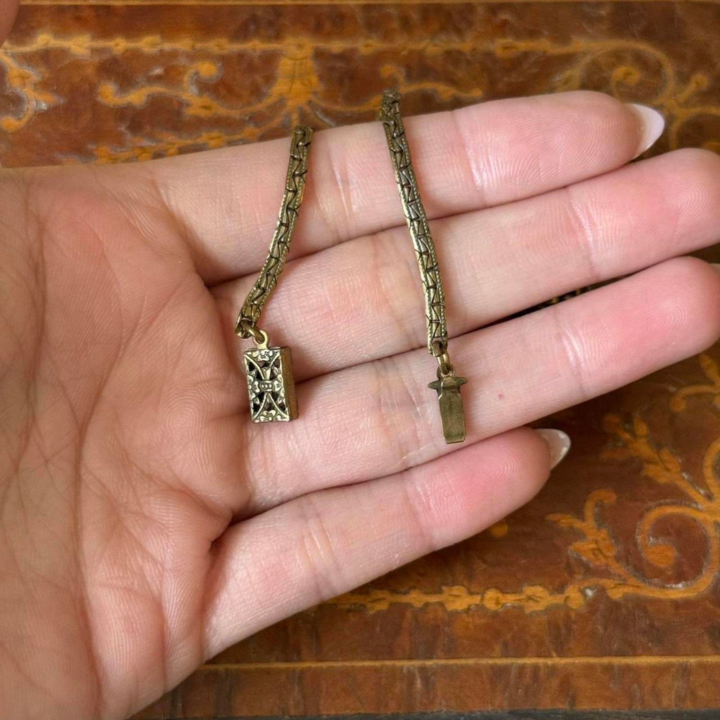 Vintage Victorian Art Deco style Glass Cameo Necklace