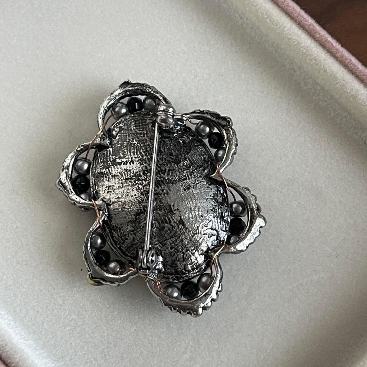 Vintage Style clear Black Intaglio Cameo Brooch Pin with Pendant Hardware Scalloped Setting