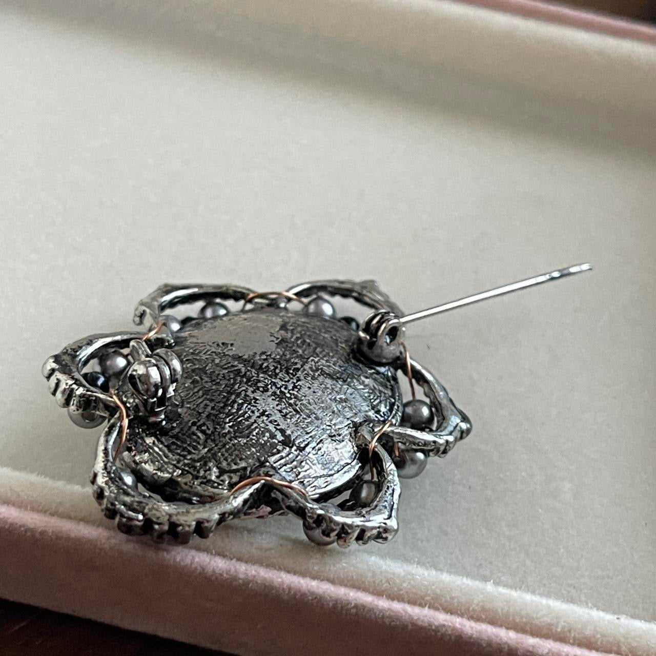 Vintage Style clear Black Intaglio Cameo Brooch Pin with Pendant Hardware Scalloped Setting