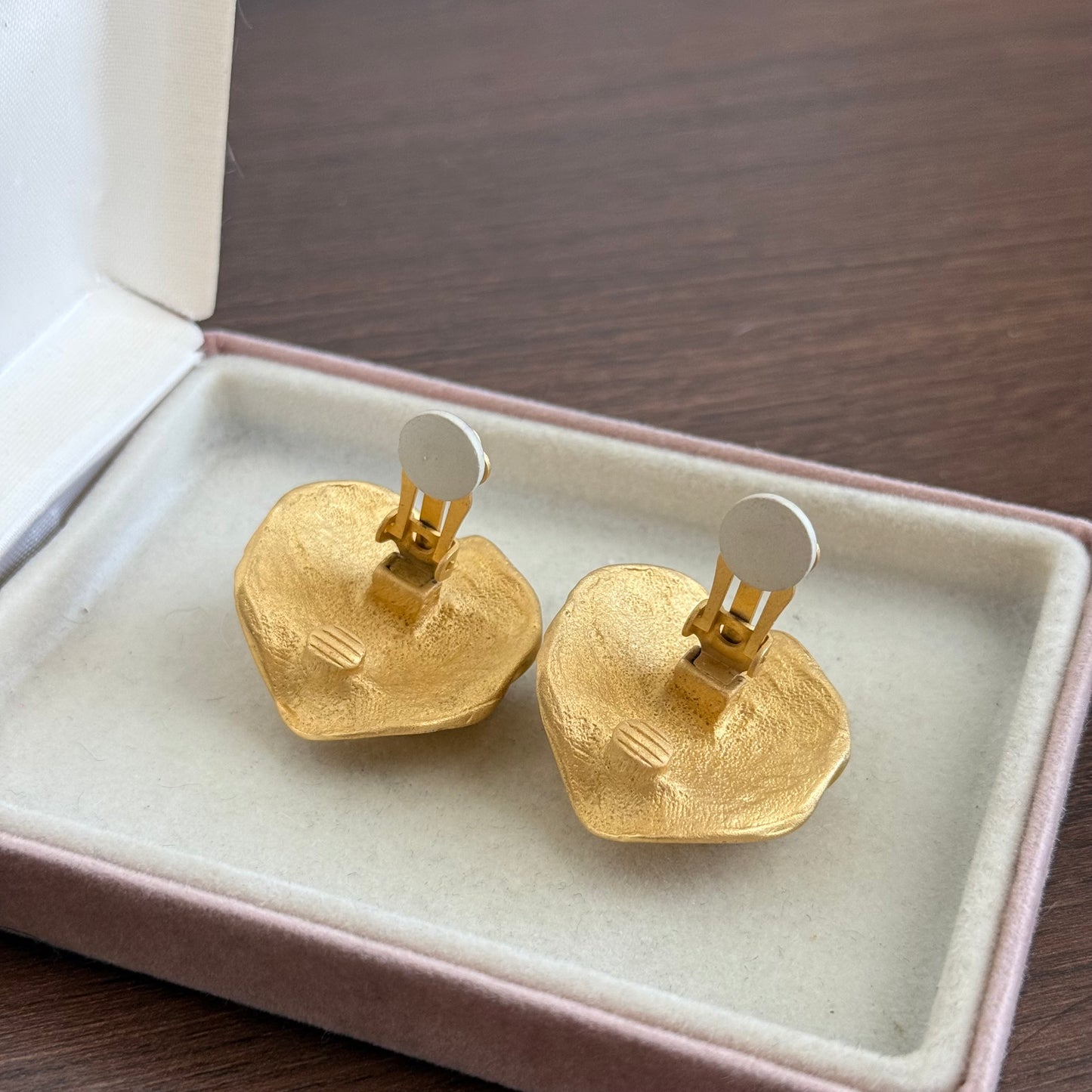 Vintage 90s Bold Retro Satin Gold tone Sculptural Clip On Earring’s