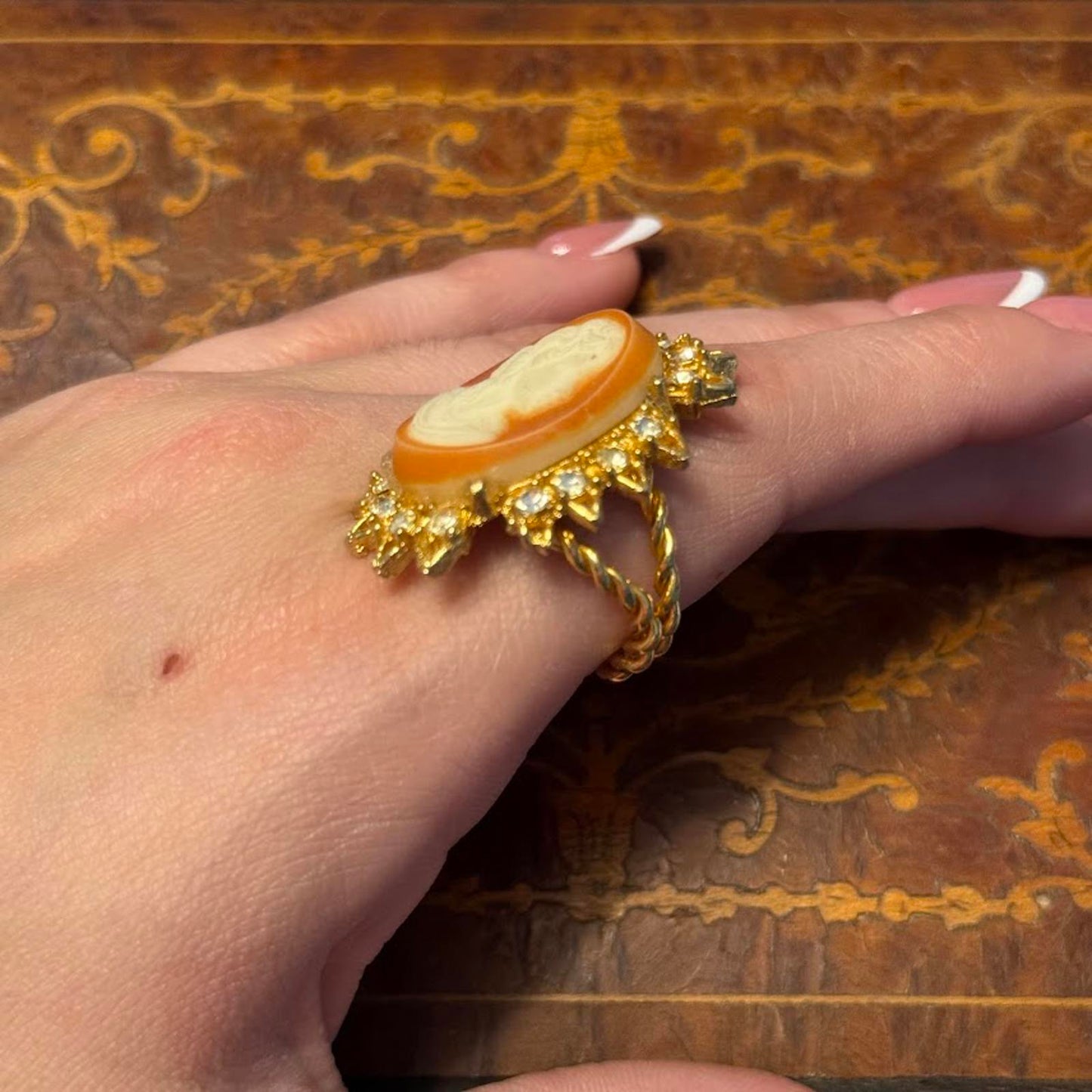 Vintage Faux Cameo glass Gold tone adjustment Ring