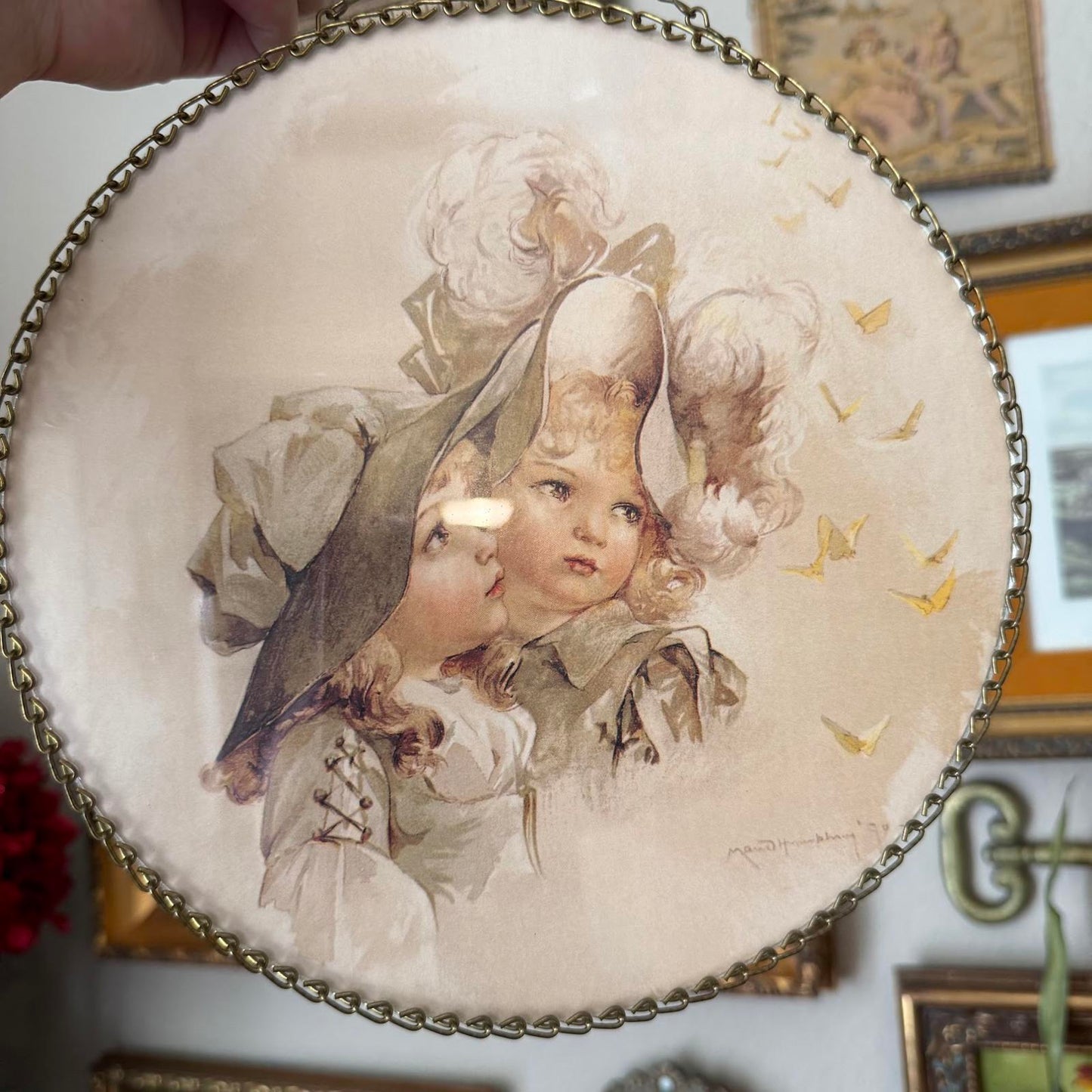 Vintage Circle Chain Frame with Print