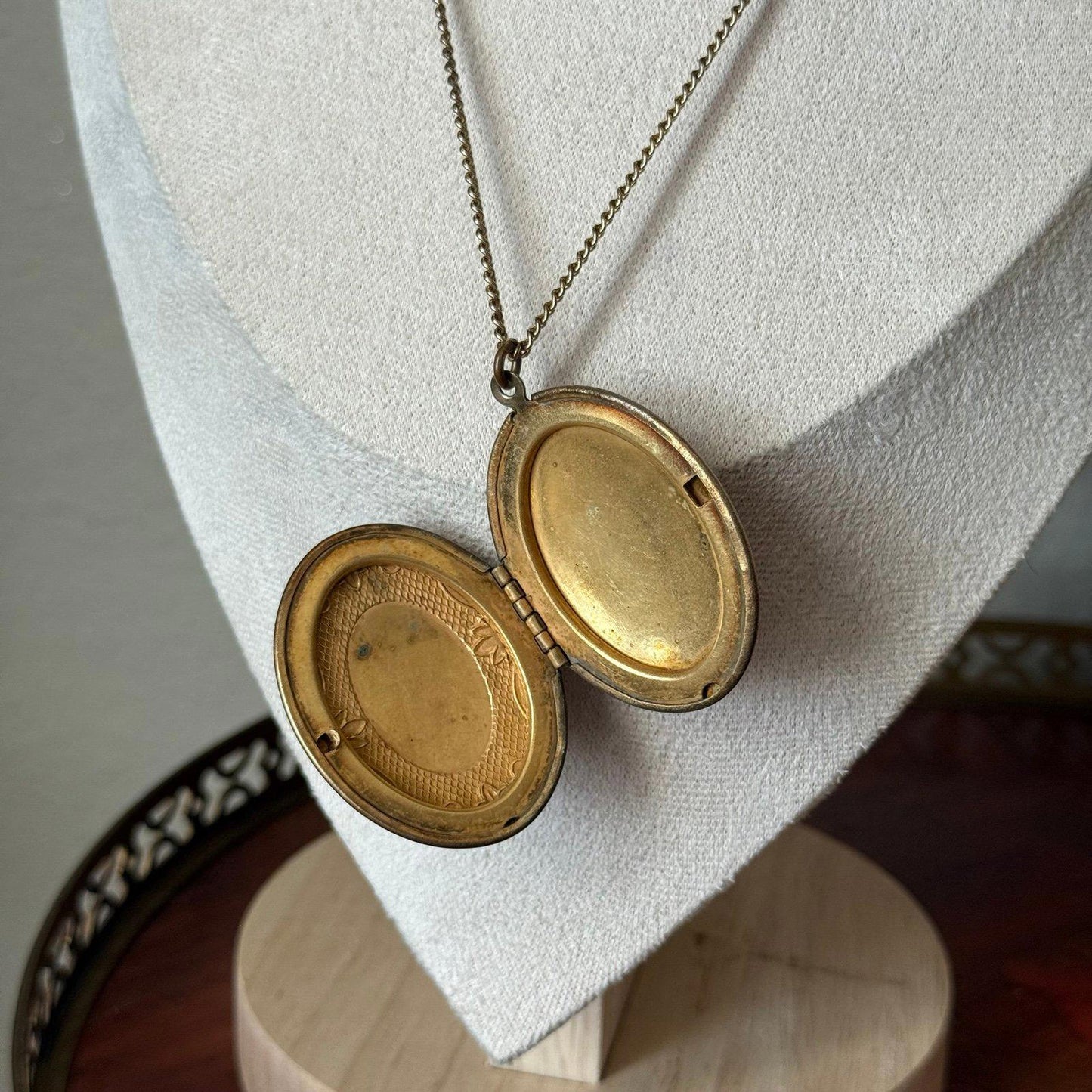 Vintage gold tone locket with glass faux amber Stone necklace