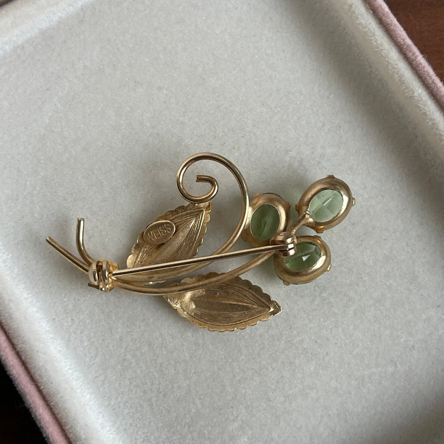 Weiiss gold tone floral brooch green glowy rhinestones