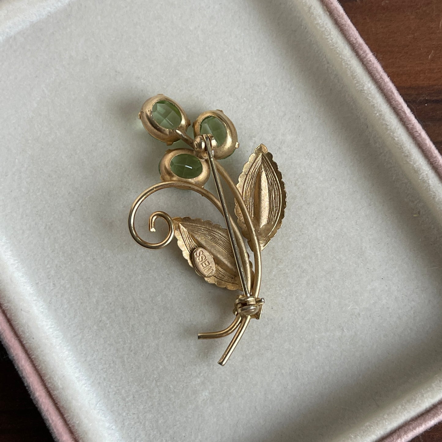 Weiiss gold tone floral brooch green glowy rhinestones
