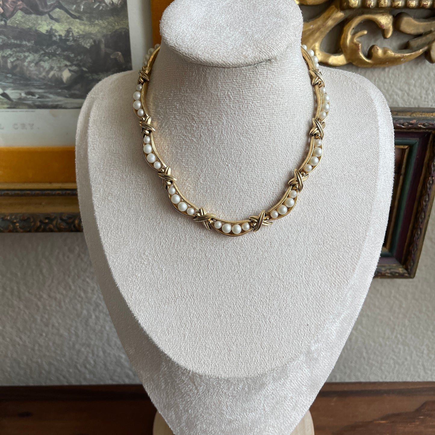 Vintage 50s TRIFARI faux pearl chocker style necklace