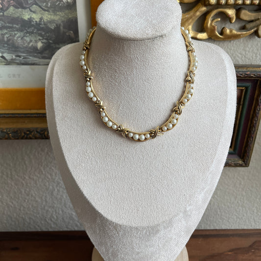 Vintage 50s TRIFARI faux pearl chocker style necklace