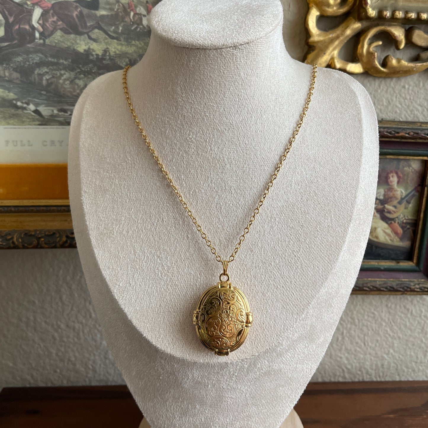 Vintage Double locket gold tone Retro Oval Double Locket with Stamped Floral Design Pendant Necklace